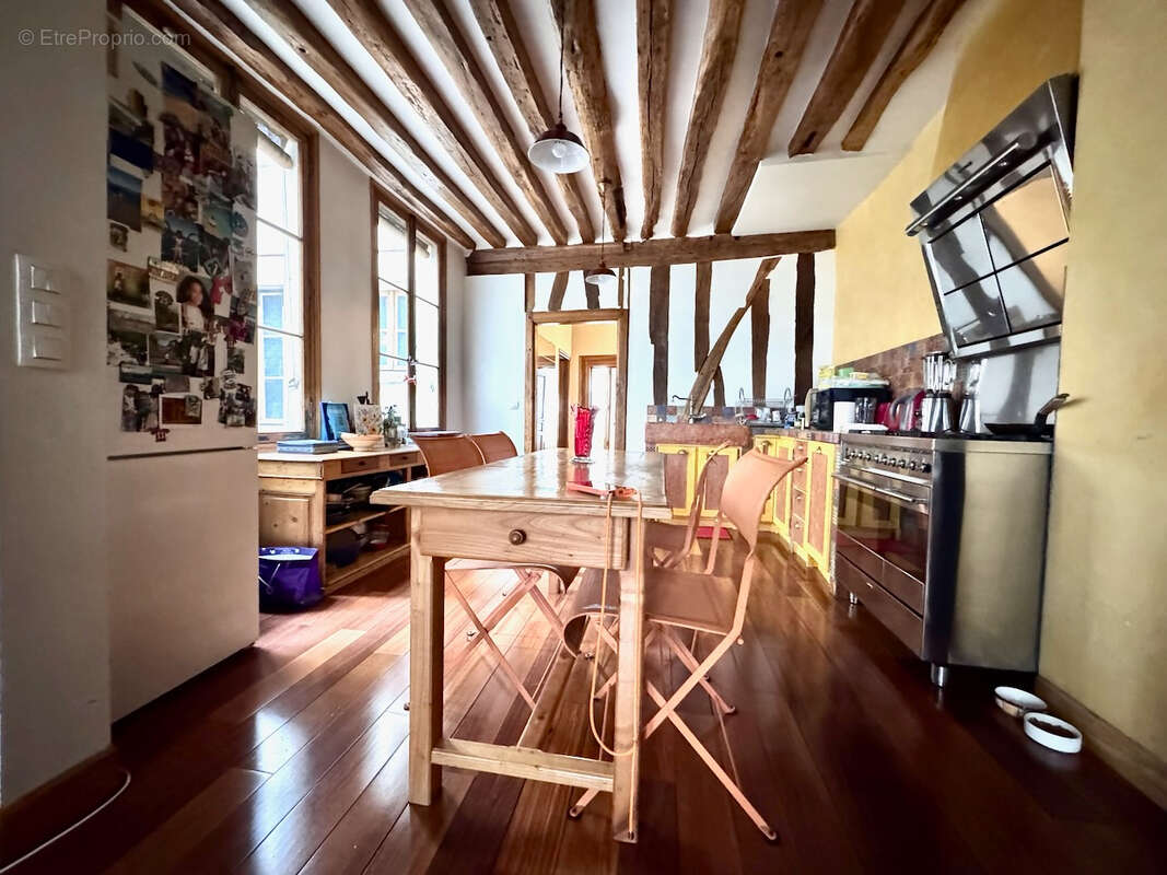 Appartement à PARIS-2E