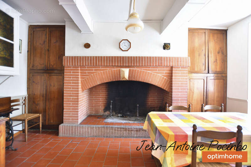 Maison à SAINTE-FOY-DE-PEYROLIERES