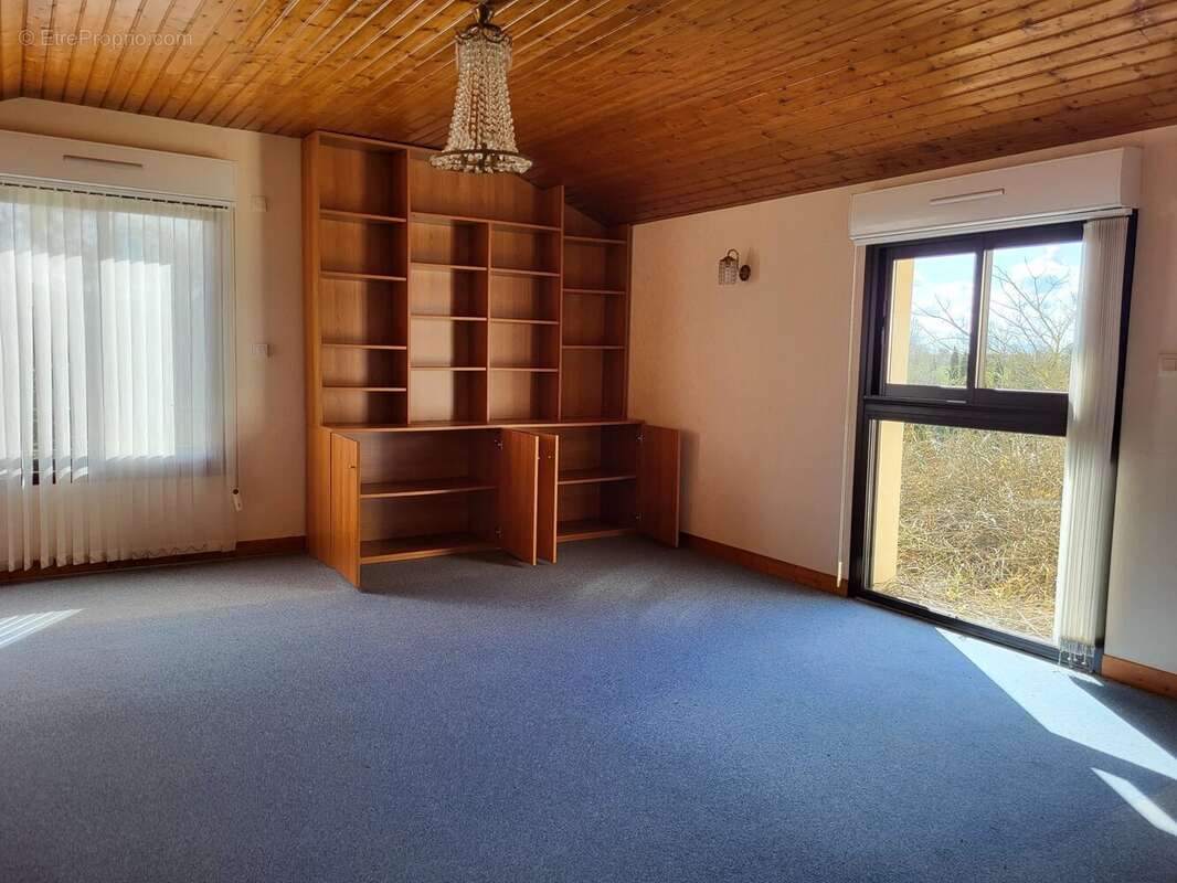 Maison impeccable de cinq chambres  et économe en énergie - photo 11