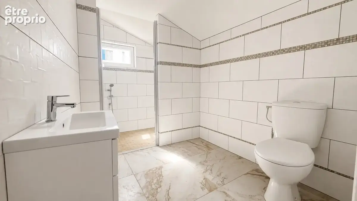 Lezoux - maison 98 m² entièrement rénovée - 3 chambres - terrain - photo 3