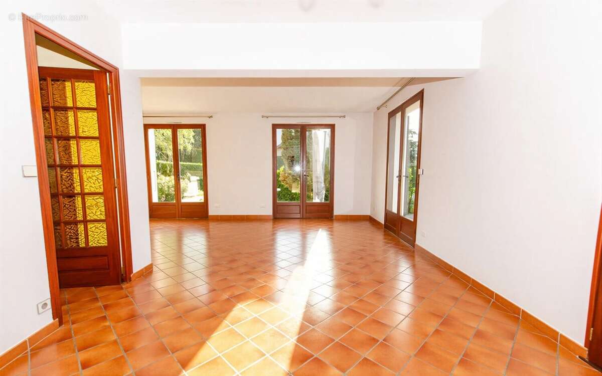 Maison T6 avec emplacement privilégié et beaux volumes - photo 7