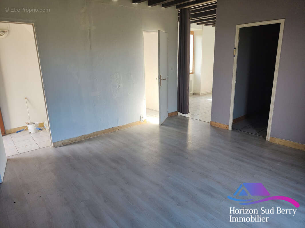 Séjour - Maison à LA BERTHENOUX