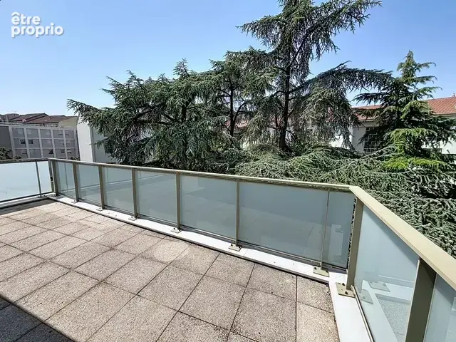 T2 de 44 M2 avec terrasse de 22 M2 étage élevé 69100 Villeurbanne - photo 1