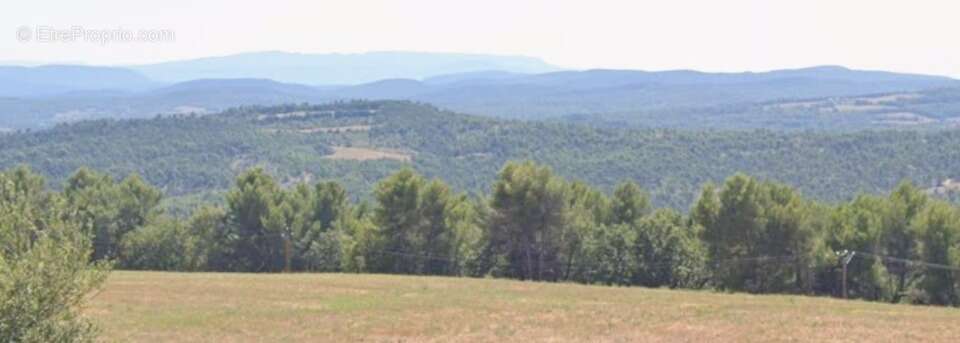 Terrain 580 m² à Montfuron  - photo 2