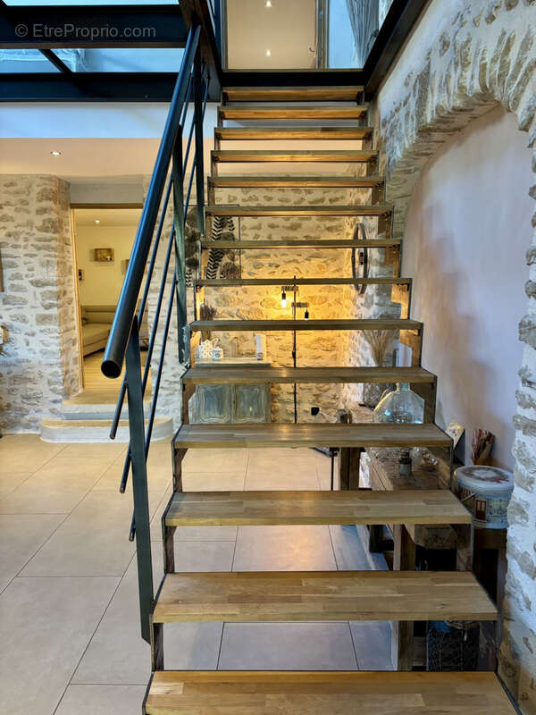Maison à VALREAS
