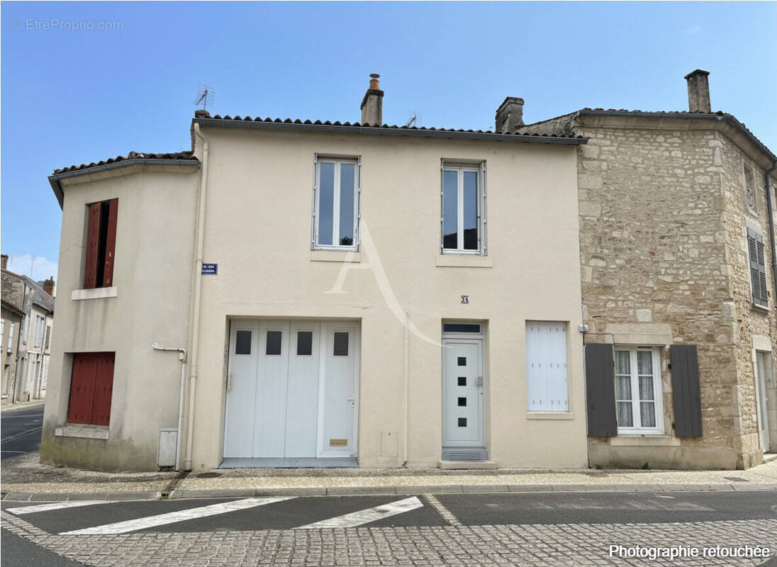 Maison à FONTENAY-LE-COMTE