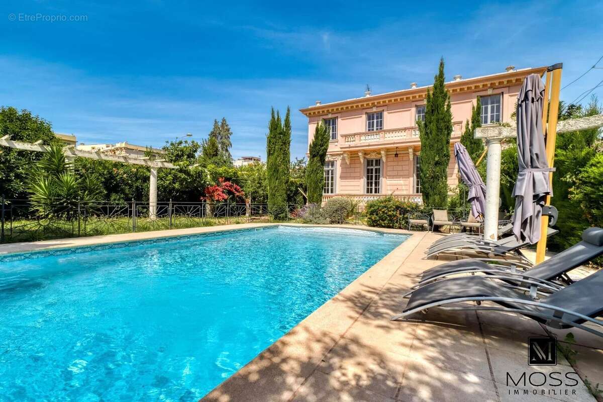 Parc Chambrun . Superbe Villa de 10 Pieces - photo 2