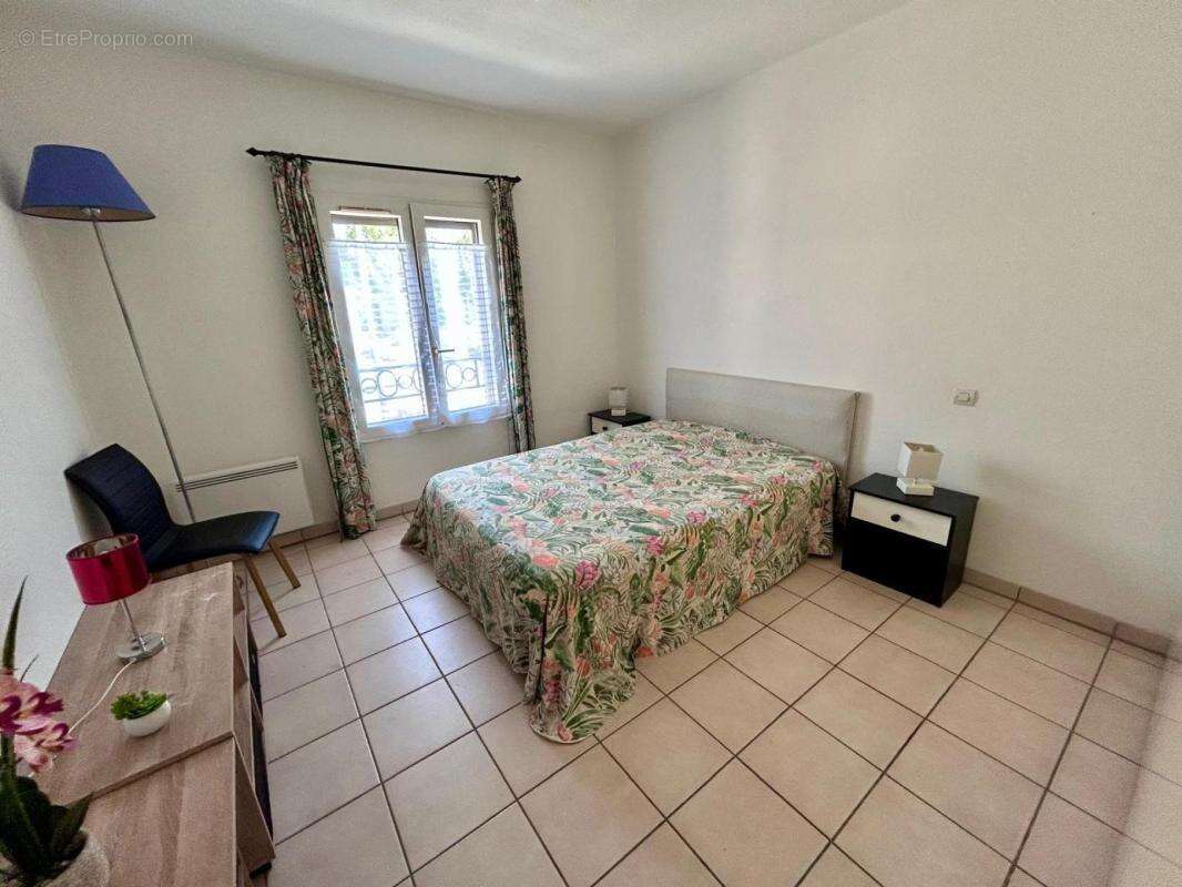 A vendre : t3 de 79m² avec terrasse / parking / grenier - grimaud - 83310 - photo 3