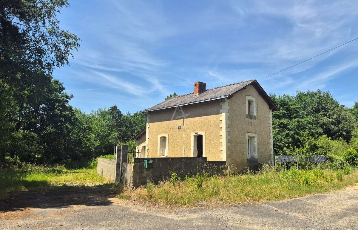 Maison à LONGUE-JUMELLES