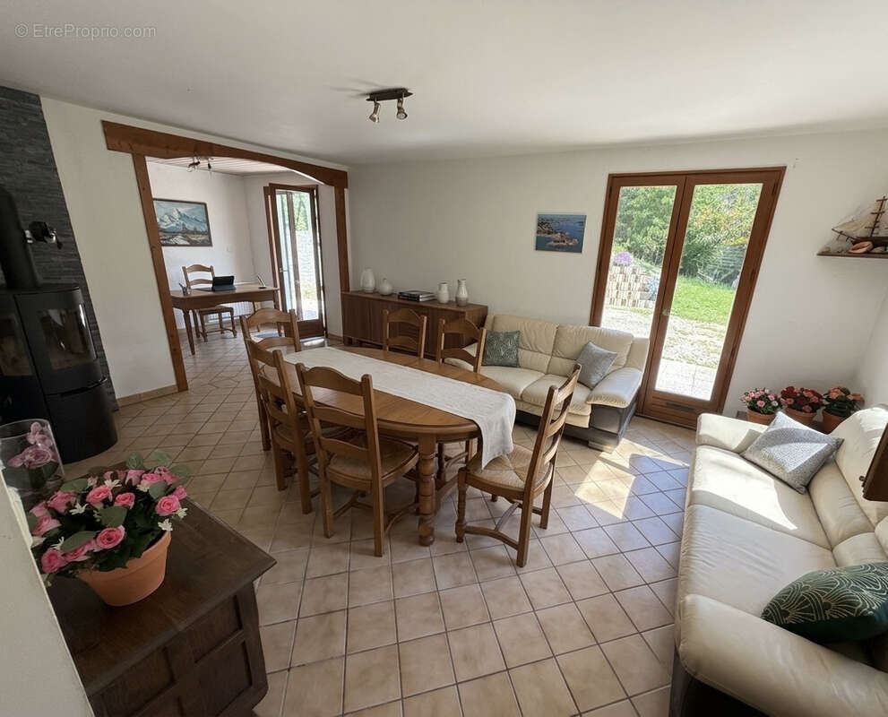 Maison à SAINT-CERGUES