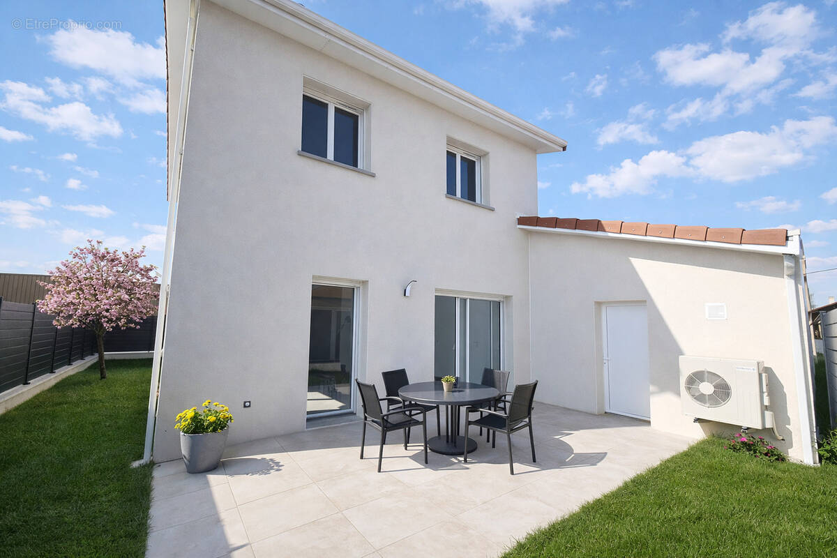 Maison à SAINT-CLAIR-DU-RHONE