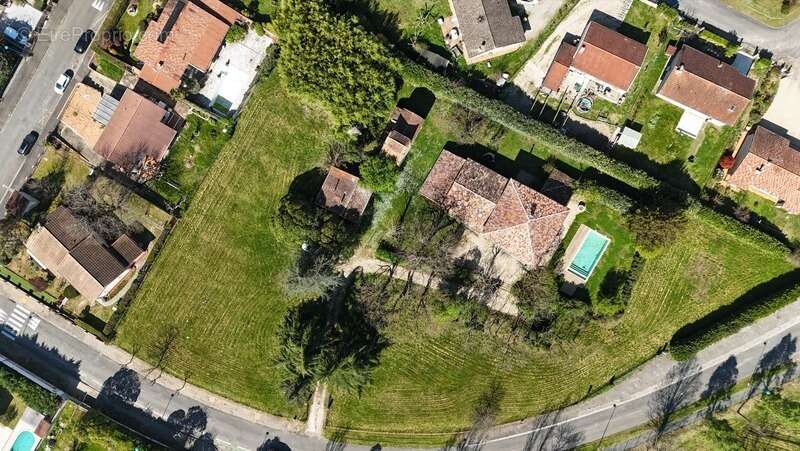 Maison à NEGREPELISSE