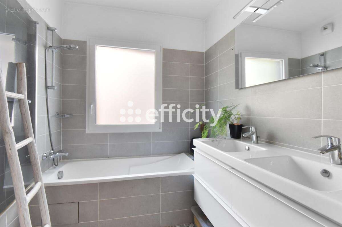 Maison à LA GARENNE-COLOMBES