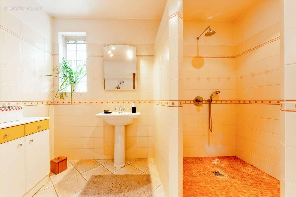 Maison à LE PLESSIS-ROBINSON