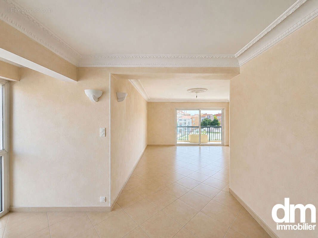 Appartement  de type 4 avec balcons et cave privative. - photo 6