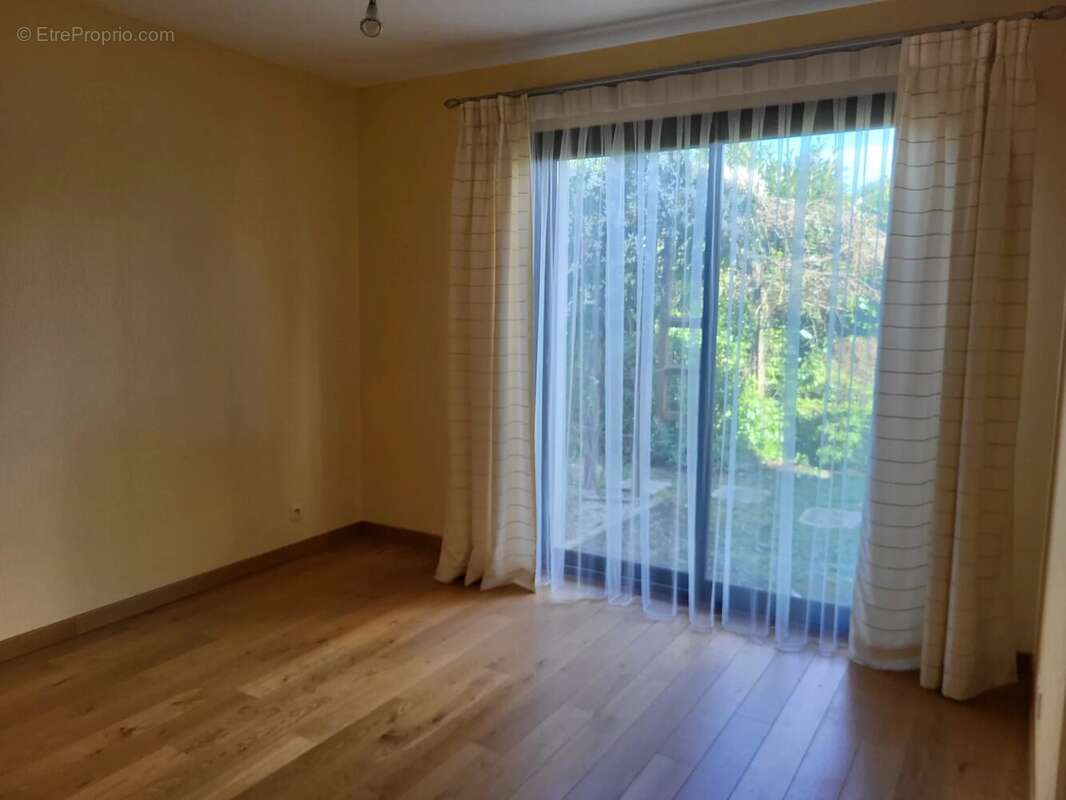 Maison impeccable de cinq chambres  et économe en énergie - photo 9