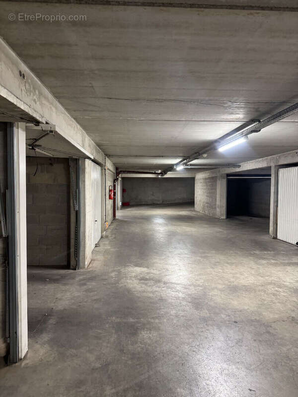 Parking à MARSEILLE-8E