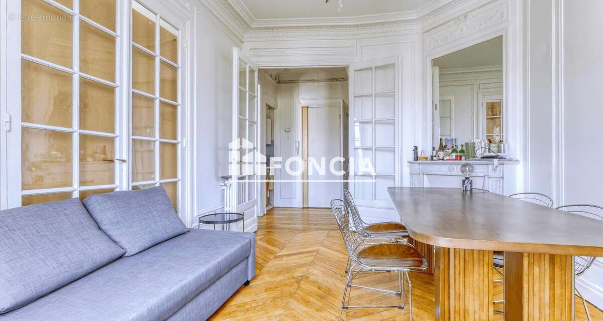 Appartement à PARIS-16E