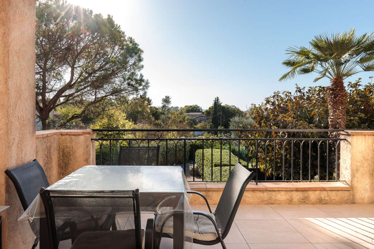 Appartement à MOUANS-SARTOUX