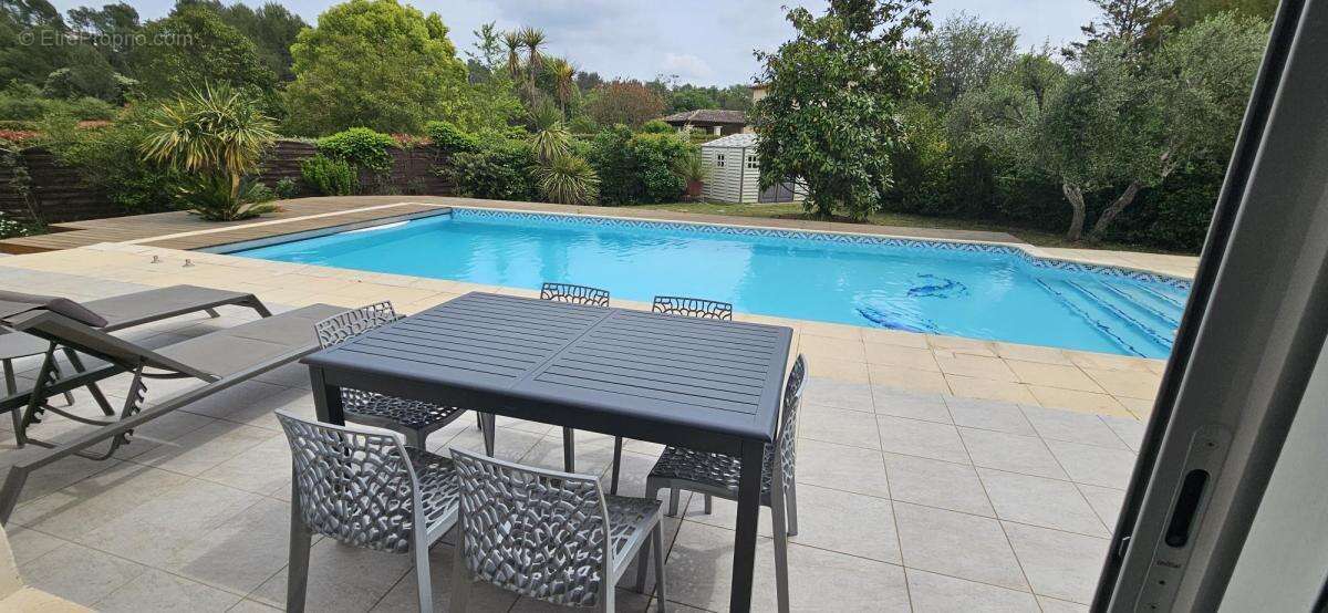 Maison 240 m² à Saint-Clement-De-Riviere  - photo 9