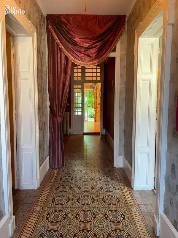 EXCLUSIVITÉ – Le charme de l’ancien, de beaux volumes et un grand jardin - photo 3