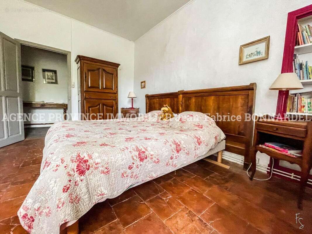 Maison 229 m² à La Baume-De-Transit  - photo 16