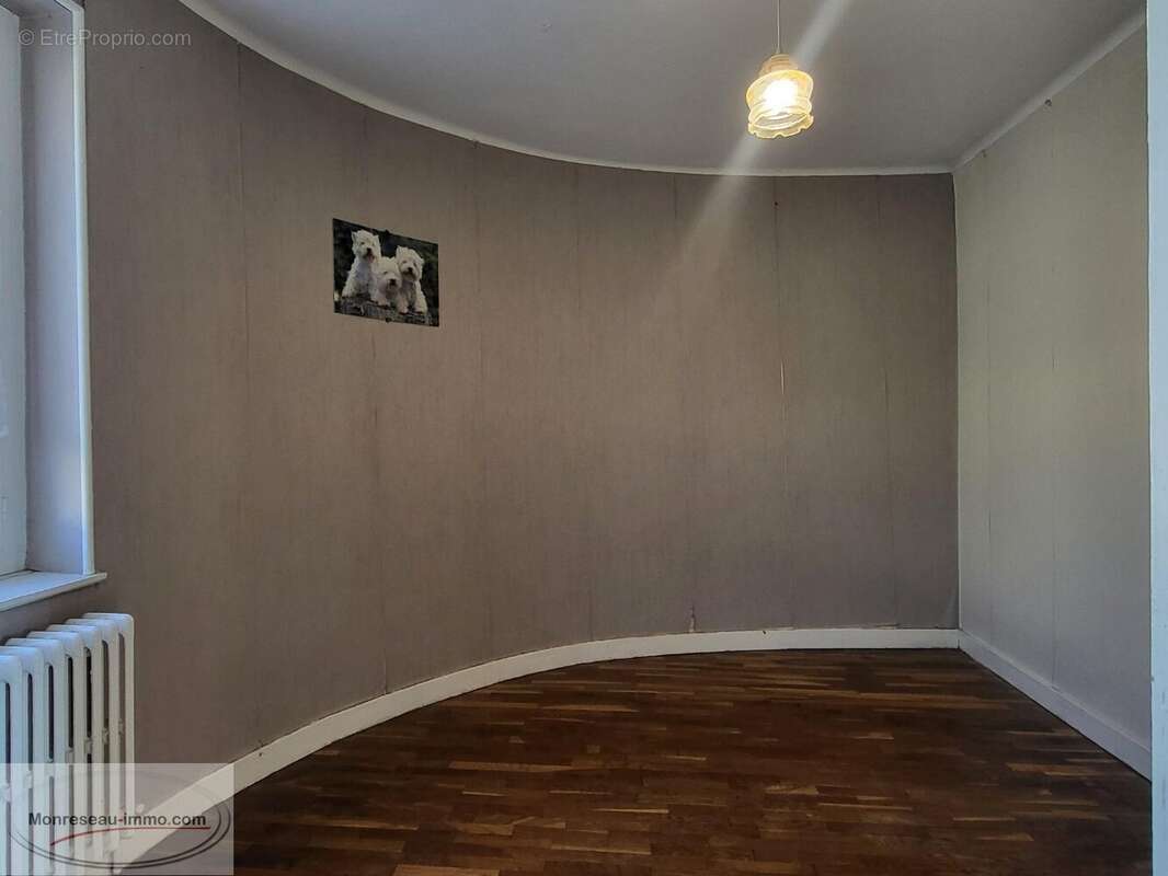 Ensemble Immobilier : 2 logements + dépendances + jardin (constructible) - photo 8