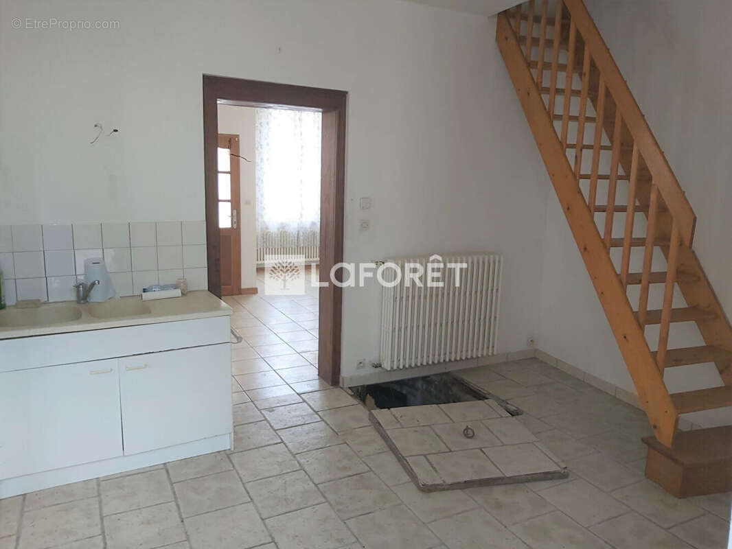 Maison à MONTBREHAIN