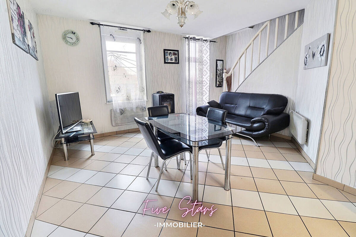 Maison à DOMMARY-BARONCOURT