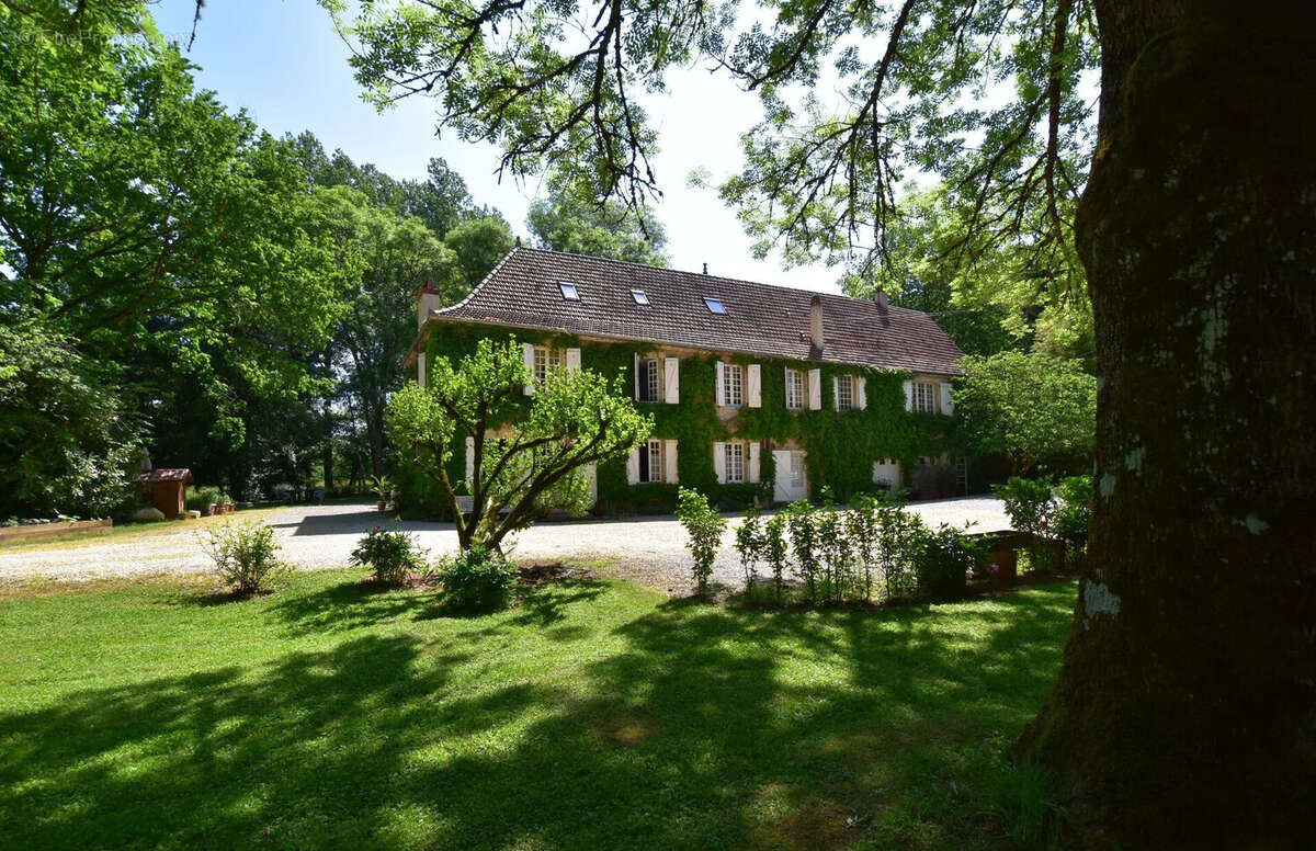gîtes jaccuzi jardin lot Maison familliale pierre Piscine prestige propriete sauna - Maison à GRAMAT