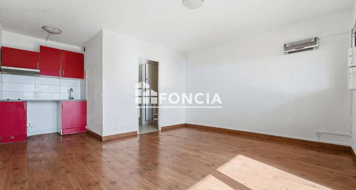 Appartement à SAINT-LAURENT-DU-VAR
