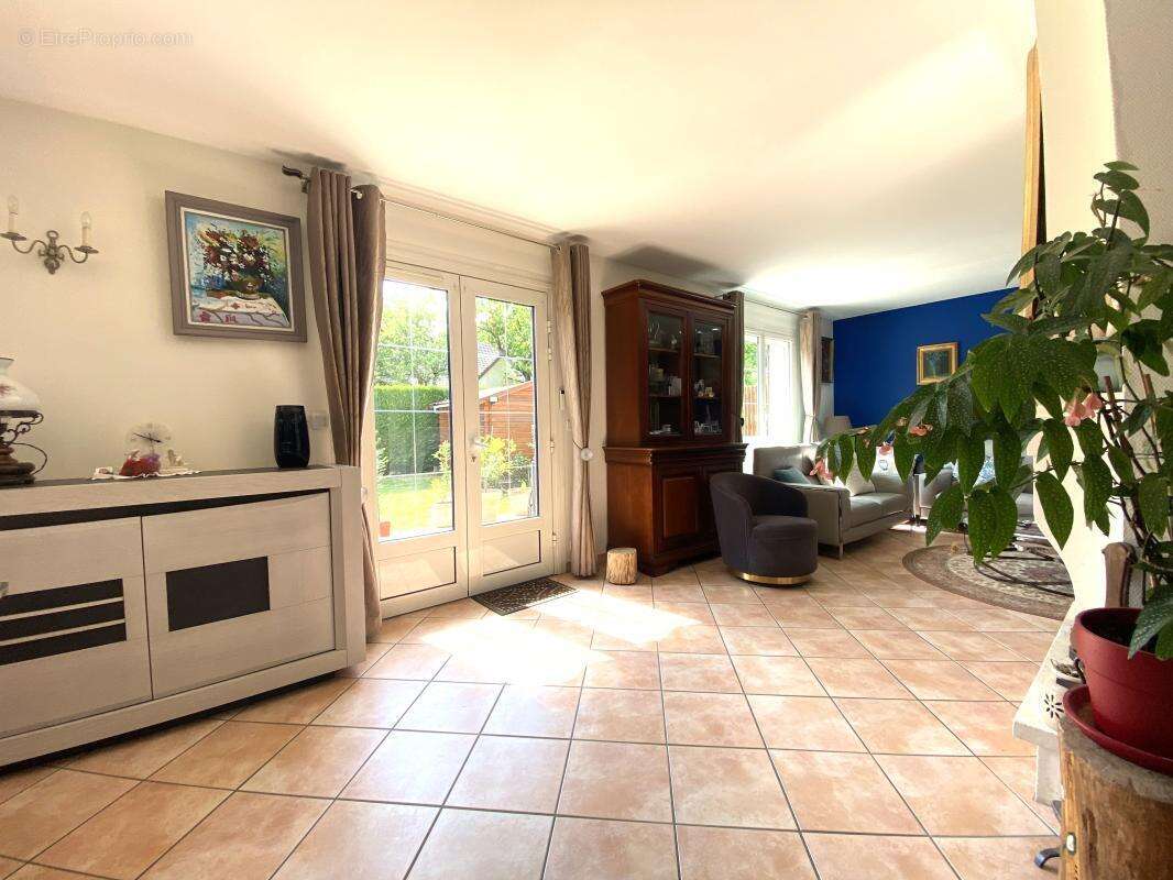 Maison à SAINT-ARNOULT-EN-YVELINES