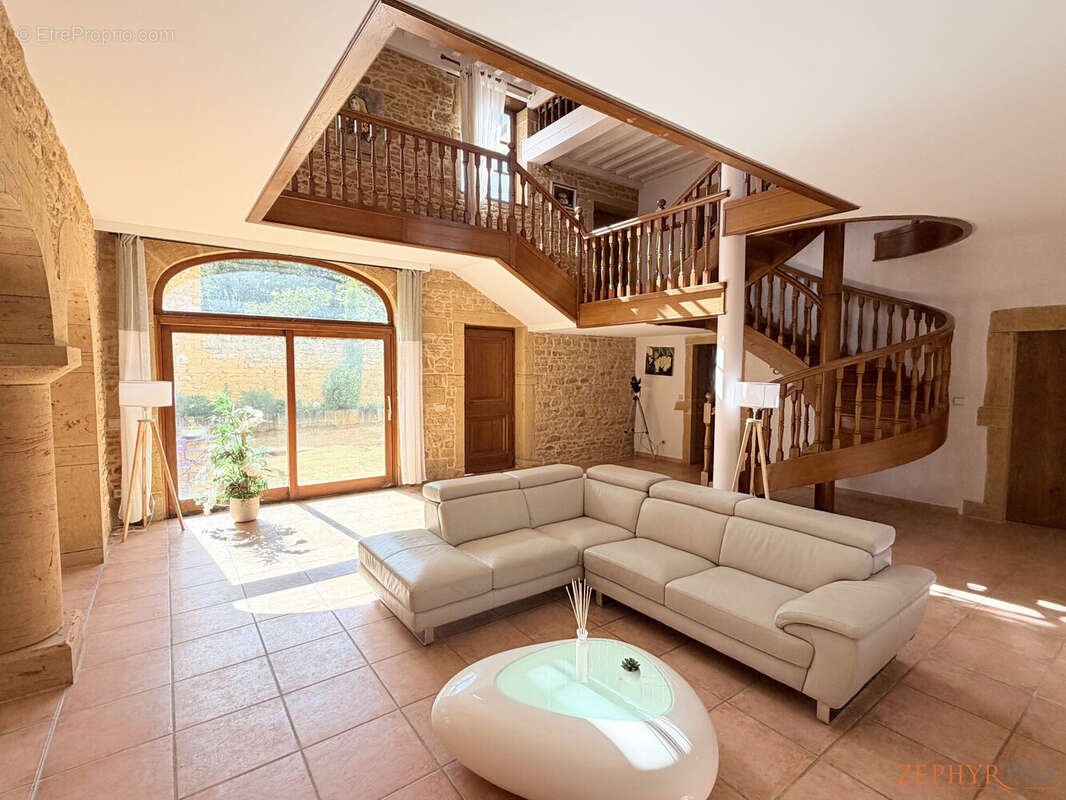 Maison à SAINT-GERMAIN-SUR-L'ARBRESLE
