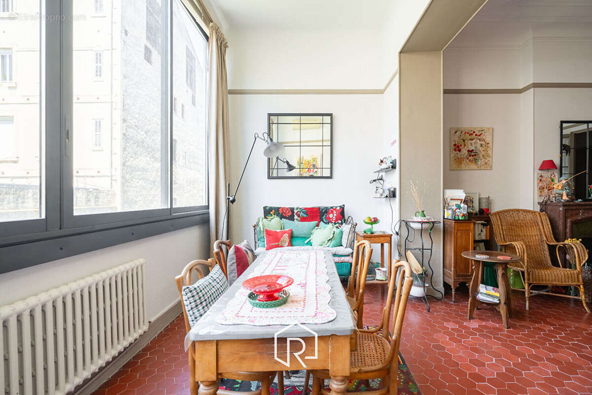 Appartement à MARSEILLE-6E