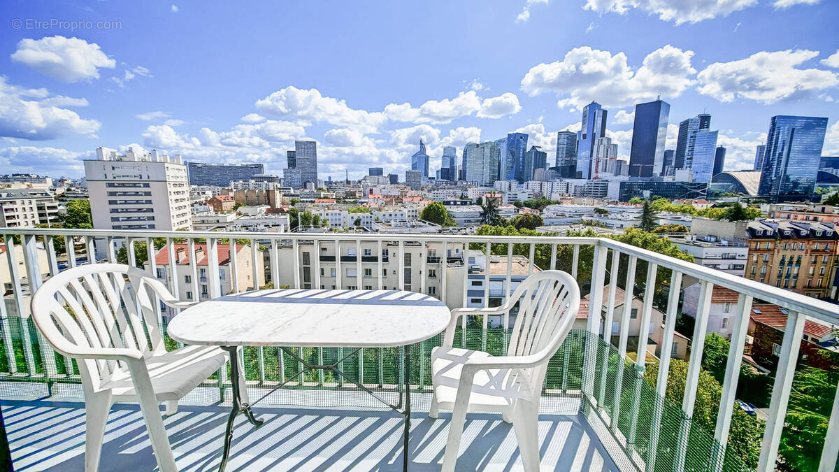 Appartement à COURBEVOIE