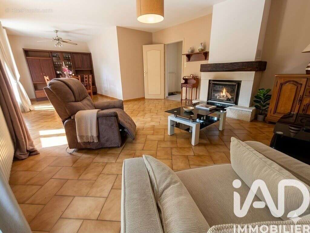 Maison 111 m² à Milhac-D'auberoche  - photo 4