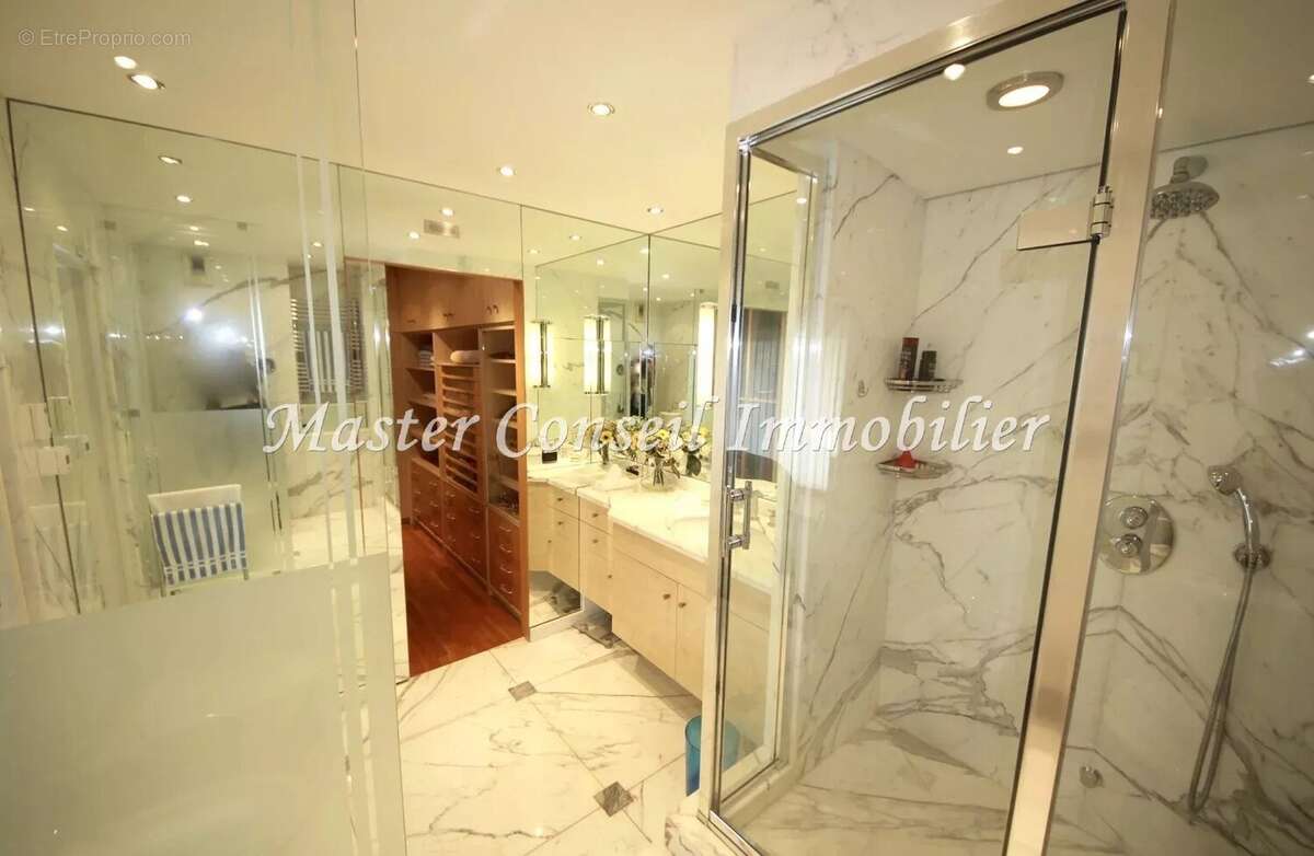 Croisette et rue d'antibes  à pied -  dernier etage 4p 140m² + 43m² ter. - photo 11