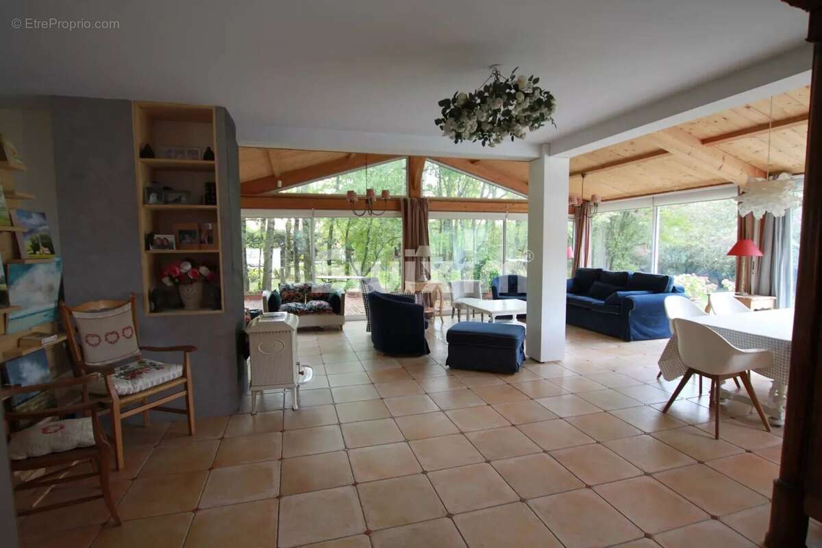 Maison à SAINT-CYR-SUR-LE-RHONE