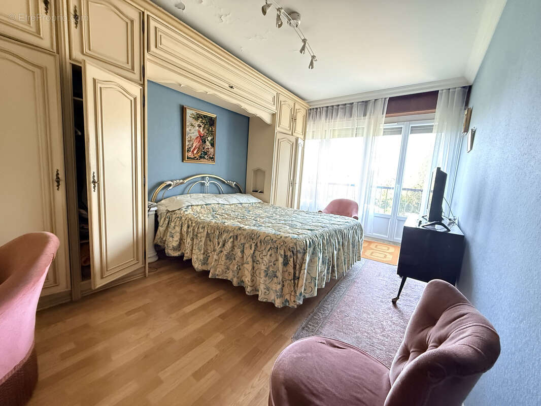 HIDRI IMMO PLUS vous propose en exclusivité un appartement T4 avec balcon, loggia et cave à Échirolles - photo 5