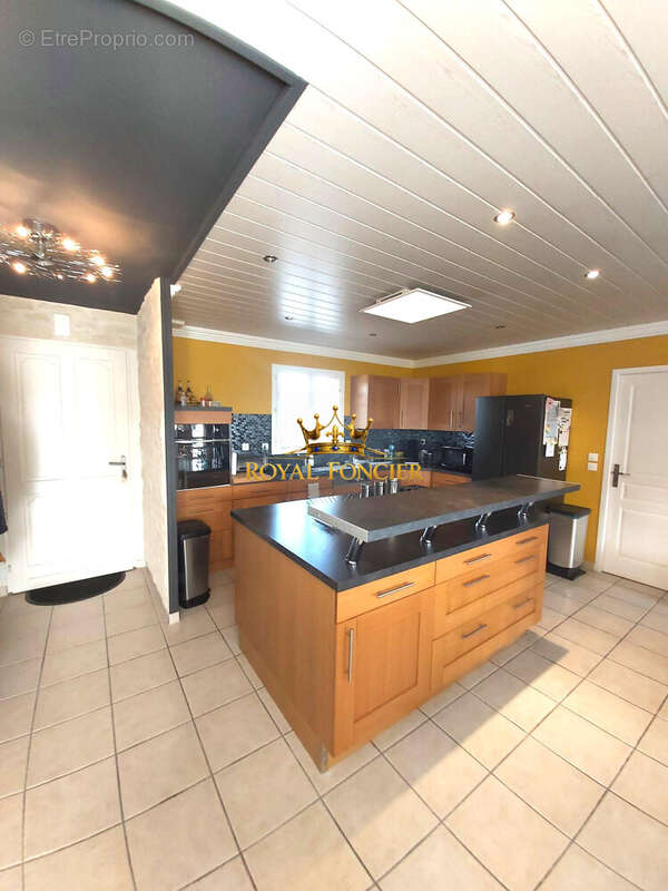 Maison 113 m² à Descartes  - photo 2