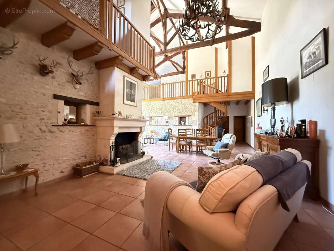 Magnifique grange rénovée de 4 chambres avec possibilité d'aménager un gîte de 2 chambres, piscine chauffée et dépendances – Sit - photo 5