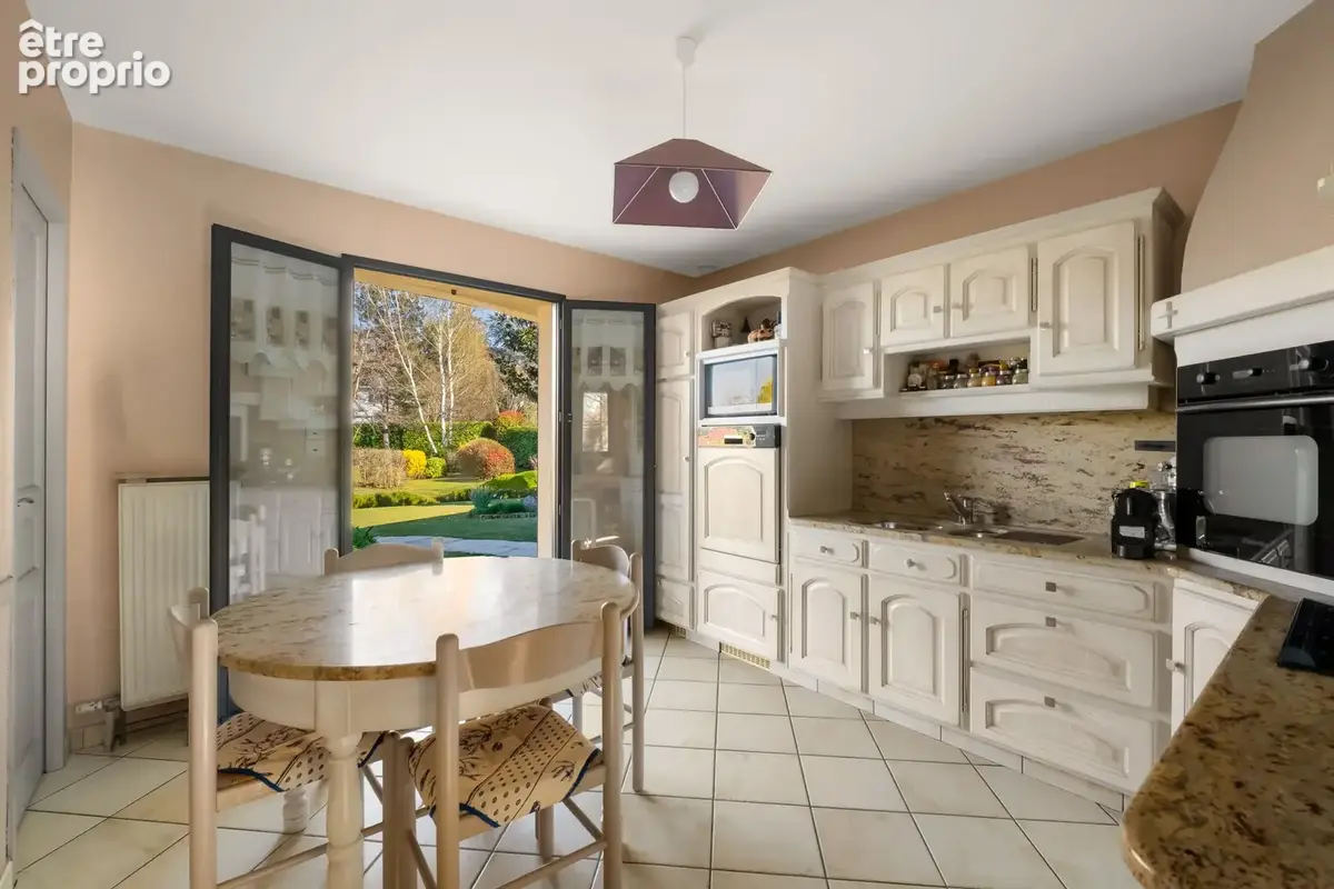Tassin Maison familiale de 234 m2 avec un magnifique jardin de 1969 m2 - photo 8