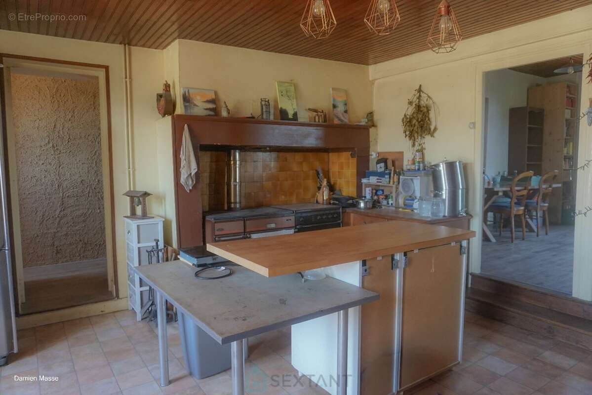 Maison avec dépendances dans le coeur du parc naturel régional Périgord-Limousin. - photo 12