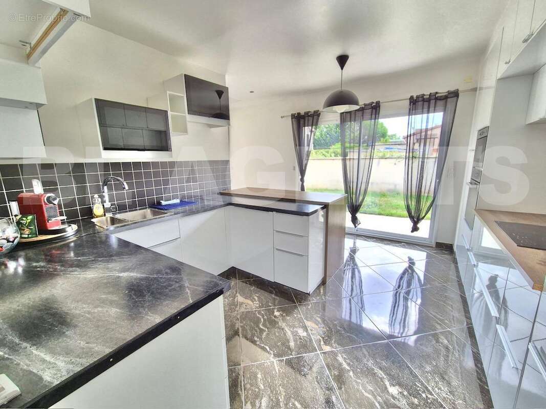 335cf215-60f2-4cf7-b008-d3d273cf88c0 - Maison à MANTES-LA-JOLIE