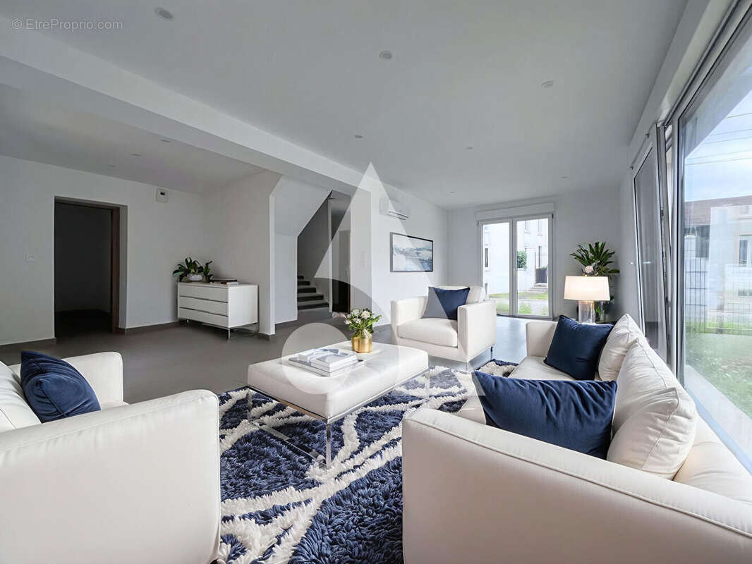 Maison à MONCEL-SUR-SEILLE