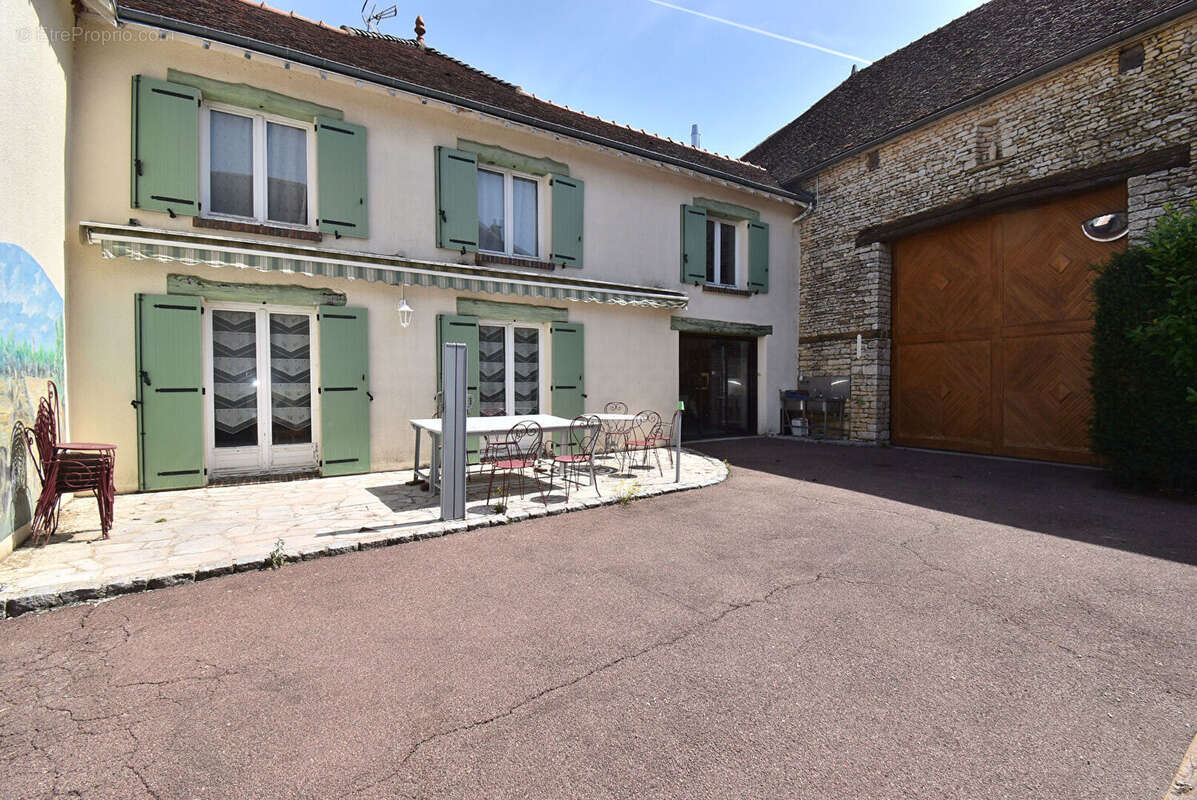 Maison Beurey 12 pièces 367 m2 - photo 14