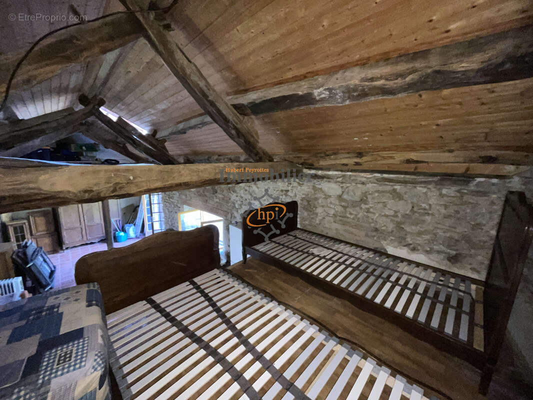 Vente maison de campagne en pierres avec terrain attenant de 2450 m2 - photo 9