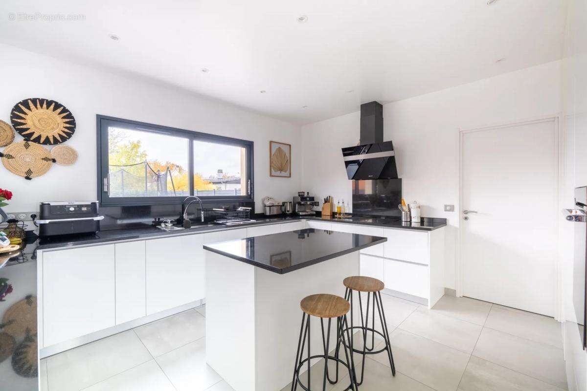 Maison à LES MUREAUX