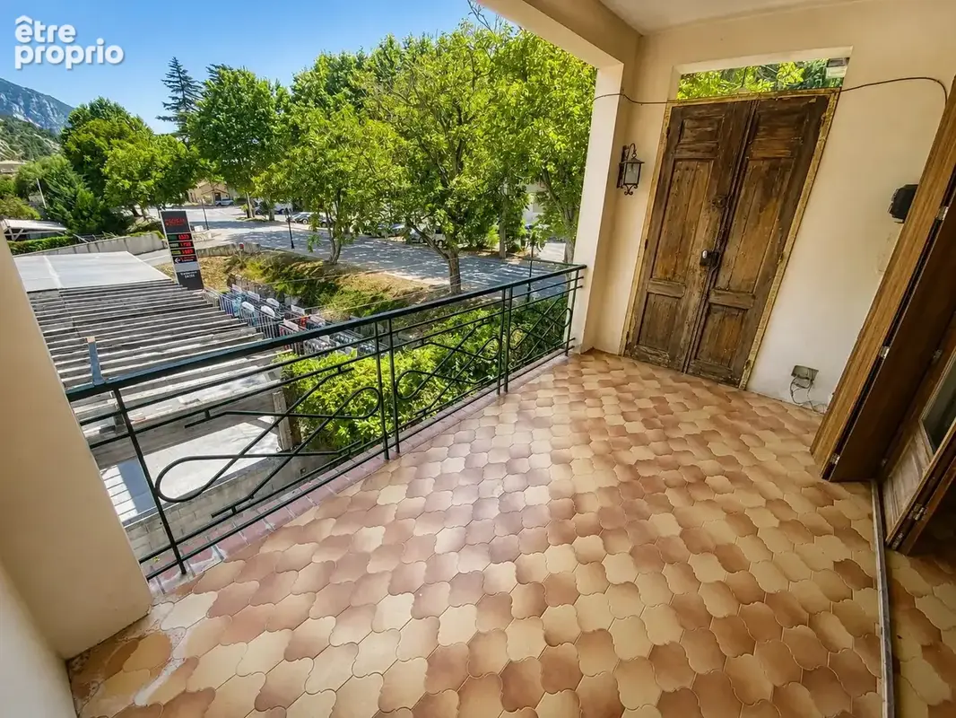 Appartement 5 pièces, loggia, balcon, grenier, cave , 1 place de parking, 1 grand garage - photo 16