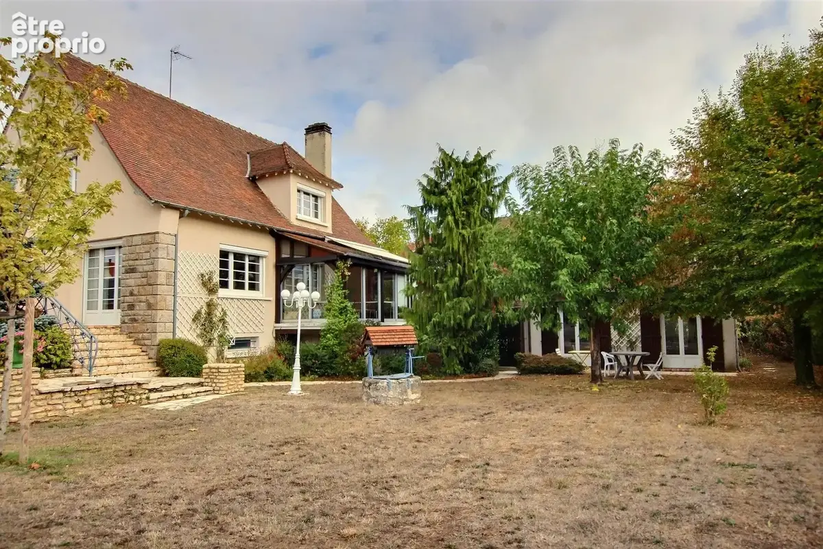 Photo Maison à Mehun-Sur-Yevre au prix de 339 000€